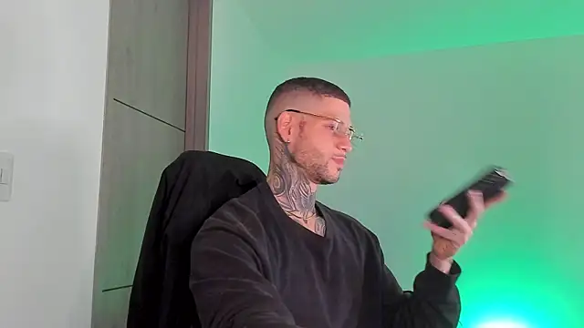  jamesleandros1 online show from 03-27-26, 01:44