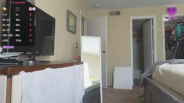 LoveSaraChristine online show from 11-19-25, 06:52