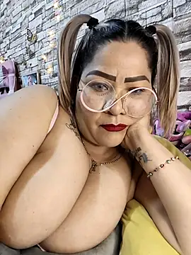 Dalessa Bigtits online show from 04-16-26, 09:04