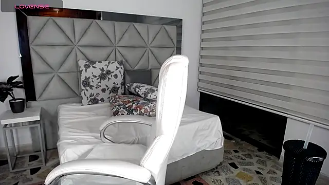 Snapshot of nana_levy chatting on 01-14-25, 10:06 nana levy online show from 01-14-25, 10:06