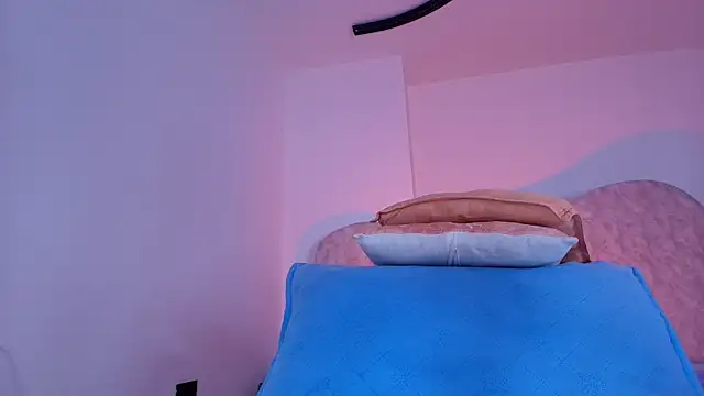 Snapshot of naomi_kyse chatting on 06-08-26, 03:07 naomi kyse online show from 06-08-26, 03:07