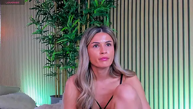 Avril Cyrus online show from 03-18-25, 11:19