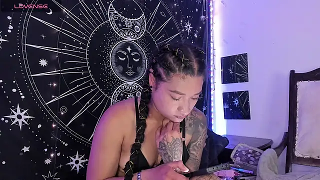 Eva Lee  online show from 10-16-25, 09:10