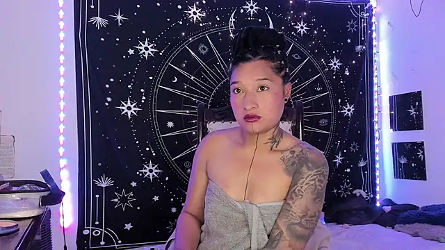 Eva Lee  online show from 11-19-25, 08:58