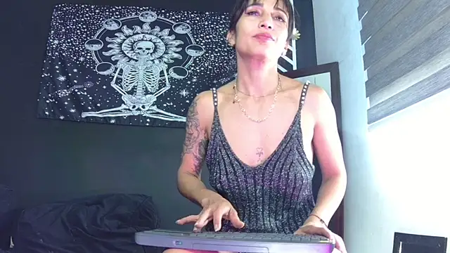 EvangelineCors online show from 12-14-25, 06:34