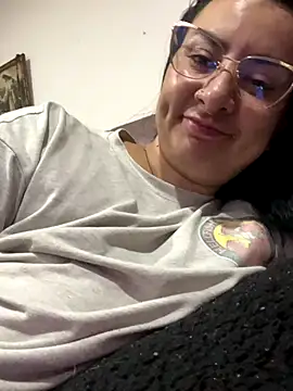 Abril Luv online show from 09-11-25, 02:00