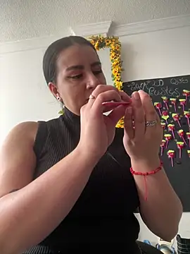 Abril Luv online show from 10-01-25, 12:44