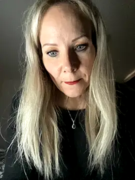 Sexual Lovable Doll online show from 10-27-25, 04:11