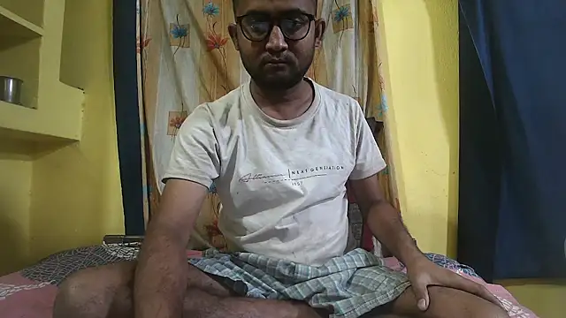 Snapshot of Cute_boy2000 chatting on 03-09-25, 12:53 Cute boy2000 online show from 03-09-25, 12:53