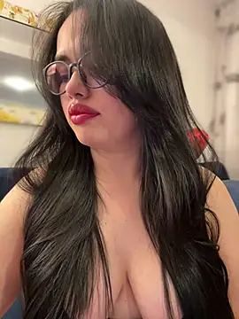 Snapshot of andra_rose chatting on 02-17-25, 12:10 andra rose online show from 02-17-25, 12:10