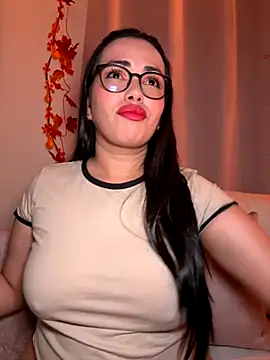 Snapshot of andra_rose chatting on 10-10-25, 01:15 andra rose online show from 10-10-25, 01:15