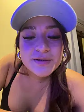 Snapshot of LuceroRm chatting on 06-25-26, 03:50 LuceroRm online show from 06-25-26, 03:50