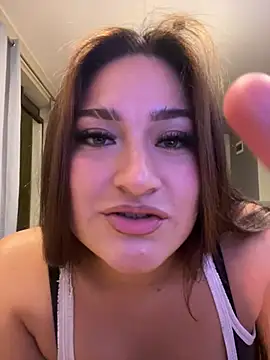 Snapshot of LuceroRm chatting on 07-04-26, 03:56 LuceroRm online show from 07-04-26, 03:56