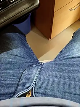 Snapshot of adicma123 chatting on 11-21-25, 08:02 adicma123 online show from 11-21-25, 08:02