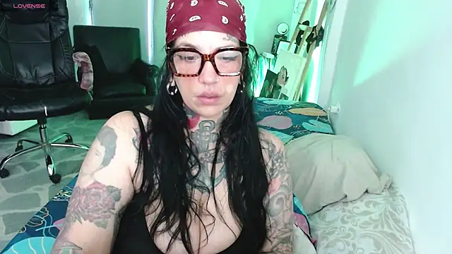 VampGirl1 online show from 04-11-26, 10:03