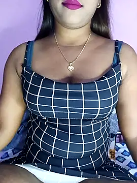 Snapshot of ANGE-MOU chatting on 03-09-25, 09:35 ANGE-MOU online show from 03-09-25, 09:35