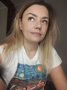 KrissSexi online show from 10-28-25, 04:49