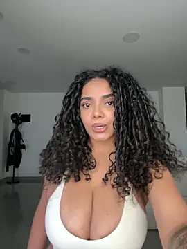 Snapshot of Mariecurl chatting on 05-15-26, 10:39 Mariecurl online show from 05-15-26, 10:39