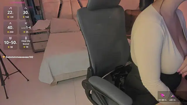 LunaBaker-1 online show from 01-28-25, 11:07