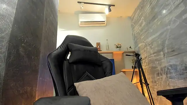 LunaBaker-1 online show from 09-09-25, 08:08