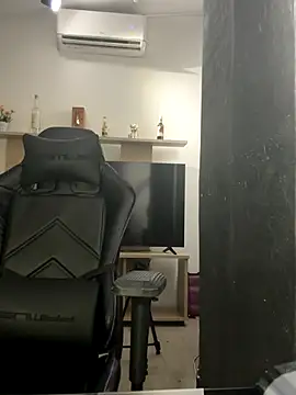 LunaBaker-1 online show from 10-01-25, 08:37