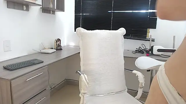 MIYESSI online show from 09-22-25, 06:43