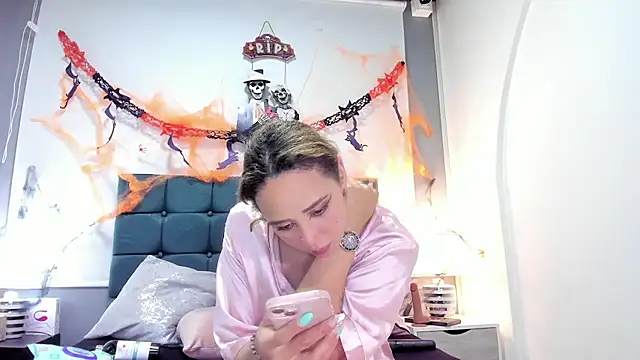 charlott lens online show from 10-28-25, 06:10