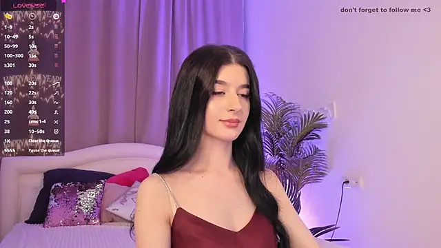 Snapshot of LauraCoy chatting on 01-04-25, 11:59 LauraCoy online show from 01-04-25, 11:59