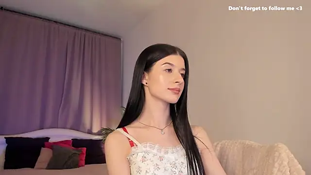 Snapshot of LauraCoy chatting on 01-15-25, 11:30 LauraCoy online show from 01-15-25, 11:30