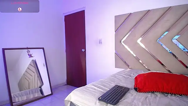 Snapshot of Raven_foxter1 chatting on 01-25-25, 09:04 Raven foxter1 online show from 01-25-25, 09:04