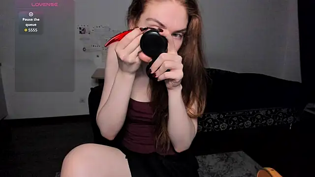 Snapshot of KitsuneRem chatting on 09-13-25, 09:14 KitsuneRem online show from 09-13-25, 09:14