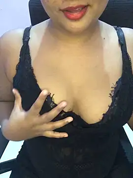 Snapshot of Rose_Olivia chatting on 05-18-26, 04:02 Rose Olivia online show from 05-18-26, 04:02