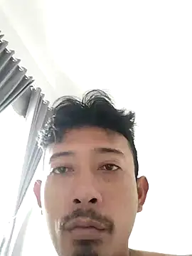 Dwirosebig online show from 10-30-25, 04:03