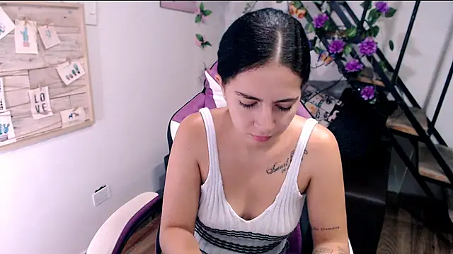 Snapshot of samantha_baby_ chatting on 04-28-26, 02:22 samantha baby online show from 04-28-26, 02:22