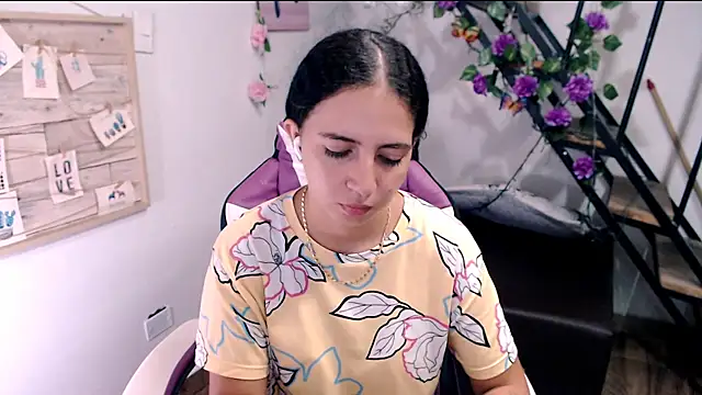 Snapshot of samantha_baby_ chatting on 06-02-26, 05:15 samantha baby online show from 06-02-26, 05:15
