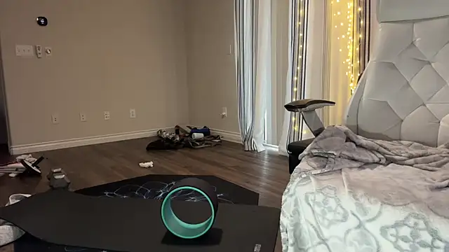 Snapshot of alexmannd chatting on 10-23-25, 02:38 alexmannd online show from 10-23-25, 02:38