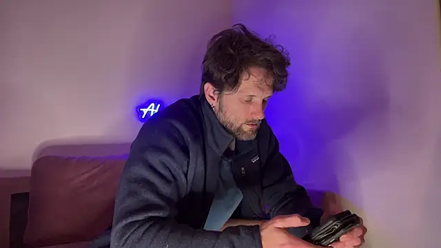 Snapshot of alexmannd chatting on 11-19-25, 02:33 alexmannd online show from 11-19-25, 02:33