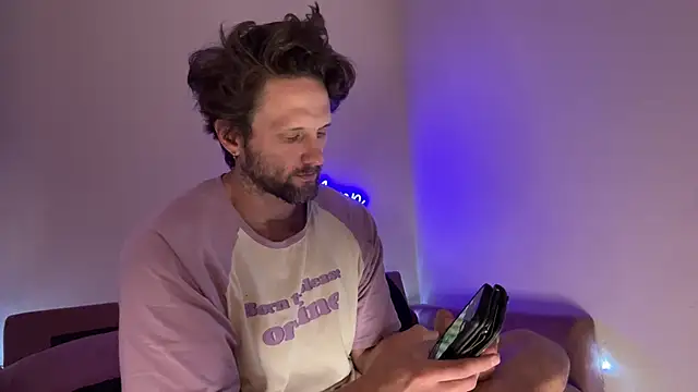 Snapshot of alexmannd chatting on 11-23-25, 05:35 alexmannd online show from 11-23-25, 05:35