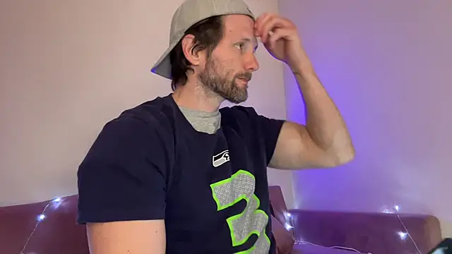 Snapshot of alexmannd chatting on 12-04-25, 05:32 alexmannd online show from 12-04-25, 05:32