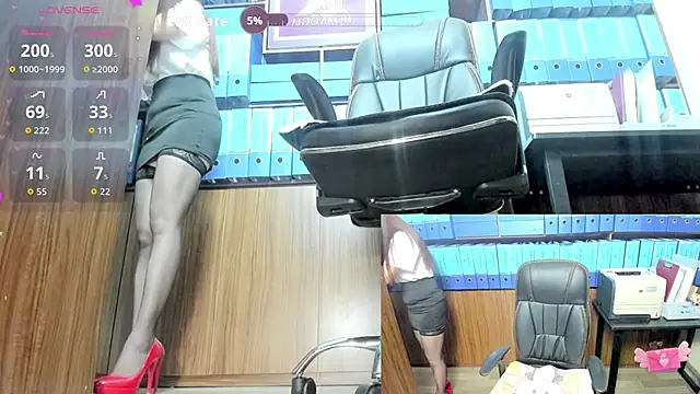 Snapshot of Office_Sexy chatting on 09-22-25, 02:46 Office Sexy online show from 09-22-25, 02:46