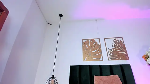 NoraDasilva online show from 02-12-25, 12:27