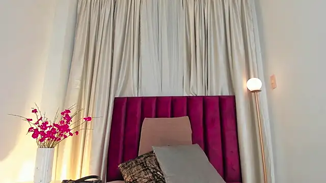 NoraDasilva online show from 03-07-25, 12:37