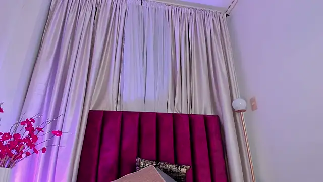 NoraDasilva online show from 03-07-25, 03:40