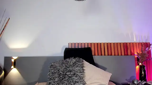 NoraDasilva online show from 03-09-25, 12:00