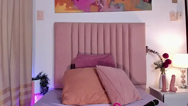 NoraDasilva online show from 09-16-25, 01:39