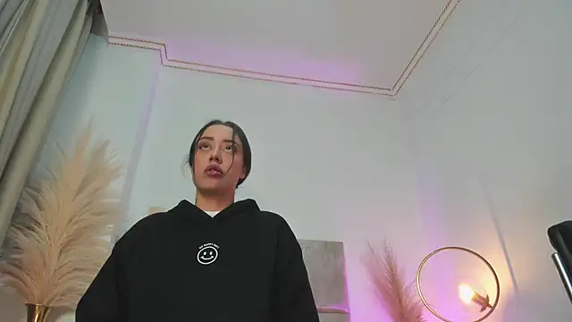 NoraDasilva online show from 10-04-25, 12:25