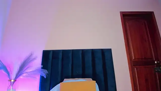 NoraDasilva online show from 10-31-25, 12:33