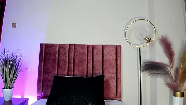 NoraDasilva online show from 03-08-26, 02:21