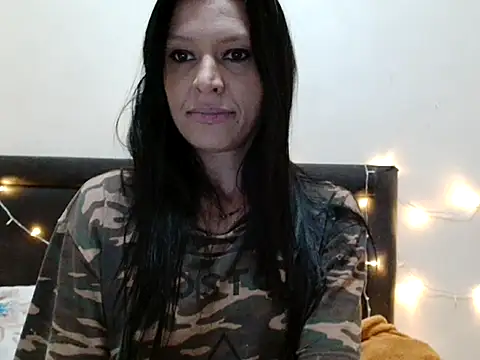 Snapshot of michelle105 chatting on 06-02-26, 05:26 michelle105 online show from 06-02-26, 05:26