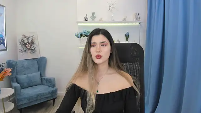 AnneTLi online show from 11-30-25, 03:32